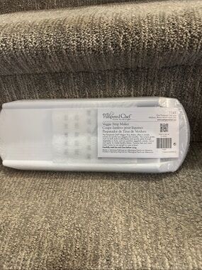 New Pampered Chef White Veggie Strip Maker